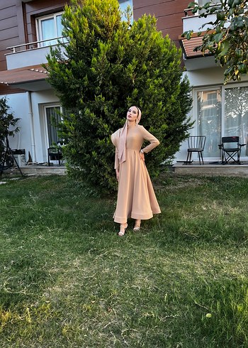 m Beden Bej Renk Drapeli taşlı Uzun Elbise