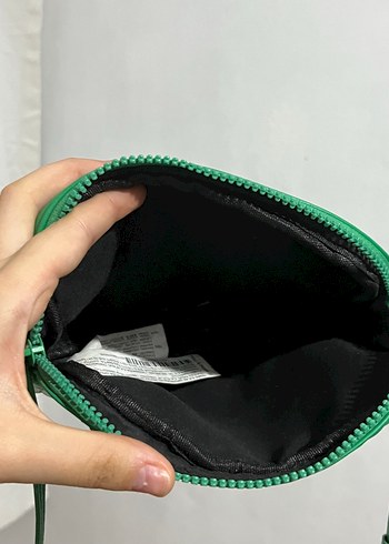 Pull and Bear Kadın Yeşil Deri Fermuarlı Çapraz Çanta