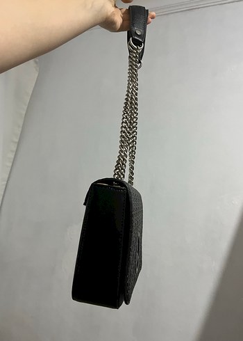  Beden Zincir Detaylı Siyah GUESS ÇANTA