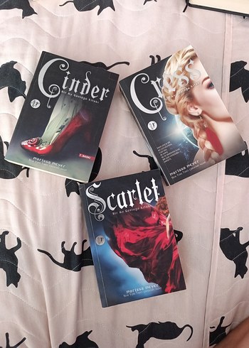 Ay Günlükleri Serisinin İlk 3 Kitabı