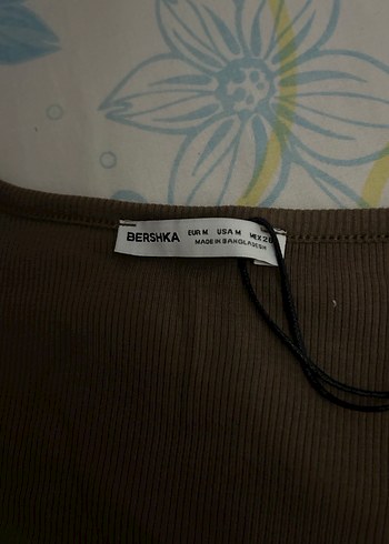 Bershka v yaka kısa kollu tişört - Görsel 2