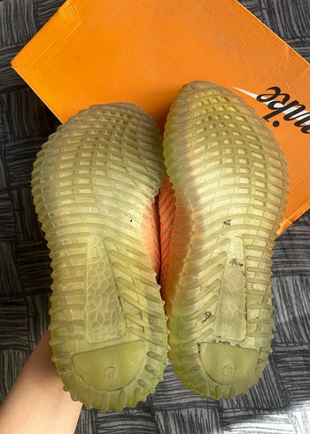 37 Beden turuncu Renk Adidas Yeezy Boost 350 V2