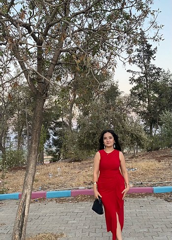 36 Beden Kadın Kırmızı Saten Uzun Drapeli Elbise