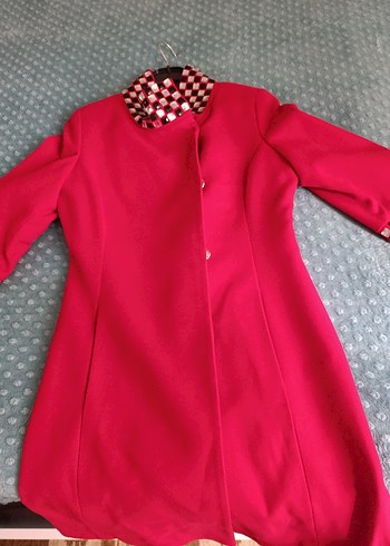 Kırmızı,taş detay kaban - Görsel 3