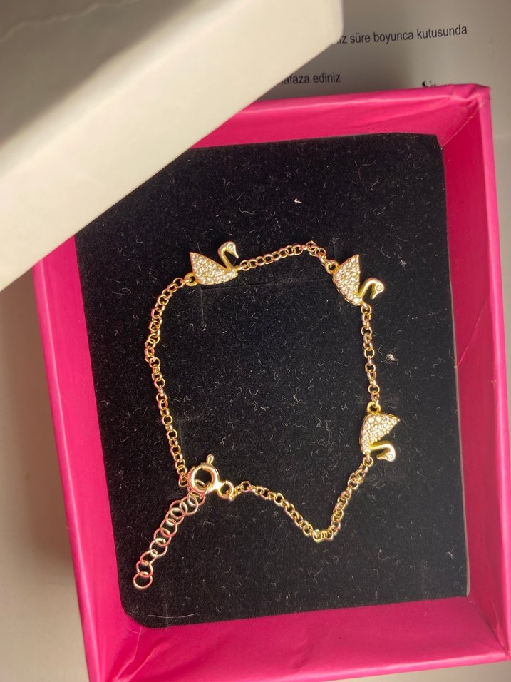 Gold renk kuğu detay gümüş bileklik - Görsel 3