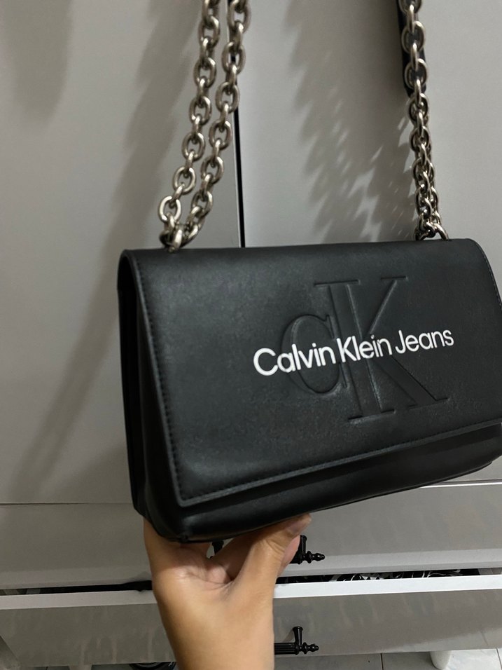 Calvin Klein Zincir Detaylı Siyah Deri Çanta - Görsel 4