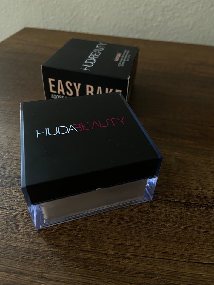 Huda Beauty Easy Bake Koyu Pudra - Görsel 3