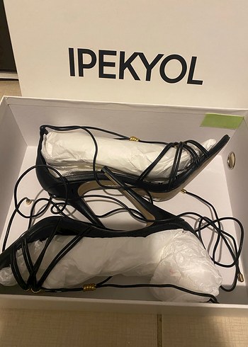 39 Beden siyah Renk Toka detaylı topuklu sandalet