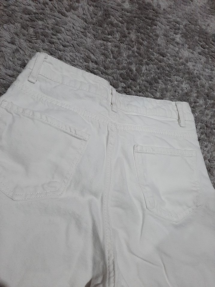 Beyaz Mini Şort - Görsel 3