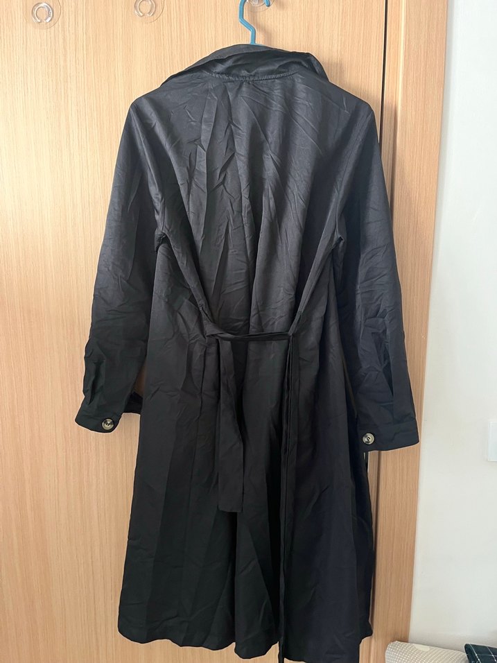 Siyah Kadın Uzun Düğmeli Trençkot - Görsel 2