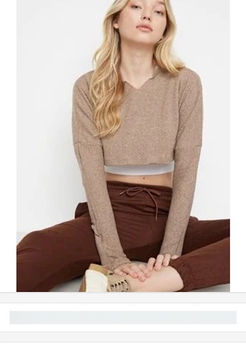 Bej Kadın Süet V Yaka Uzun Kollu Crop Top