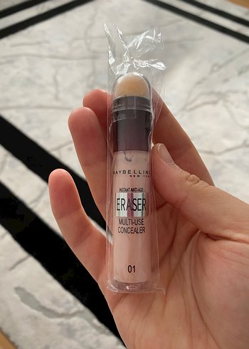 Maybelline Instant Anti-Age Eraser Kapatıcı 01