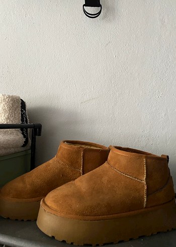 UGG Kadın Kahverengi Dolgu Topuk Süet Bot - Görsel 3