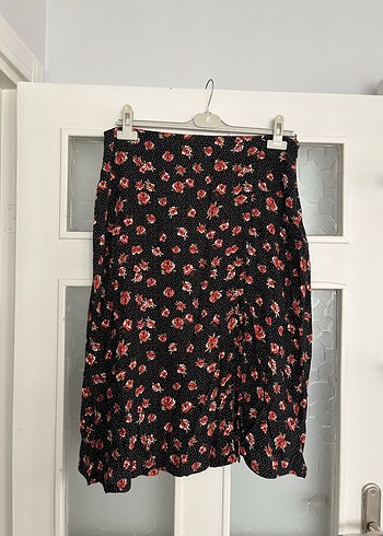 LC Waikiki Siyah Cicekli Midi Etek Rahat Ve Sik
