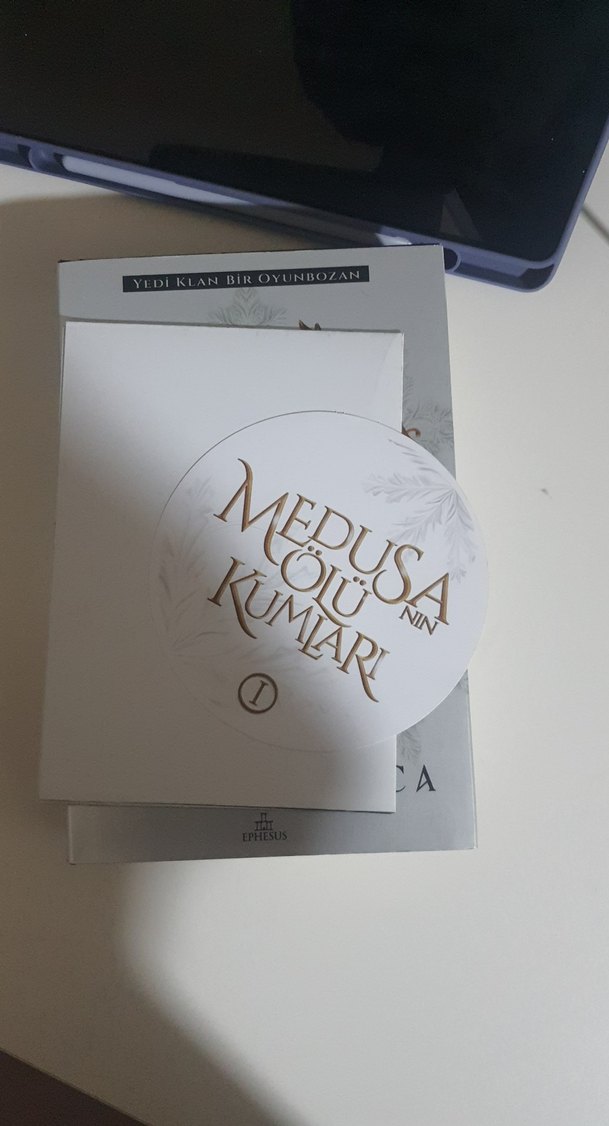 Medusa'nın ölü Kumları 1 - Maral Atmaca - Görsel 2