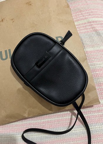 Pull and Bear Minimal Siyah Deri Omuz Cantasi