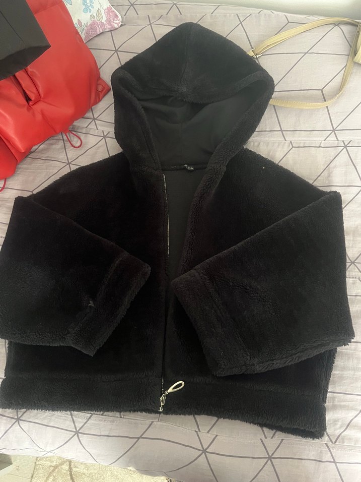 Siyah Kapüşonlu Kürklü Kadın Ceket - Görsel 2
