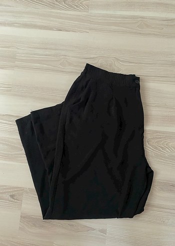 Siyah Bol Kesim Midi Kadın Kumaş Pantolon - Görsel 2