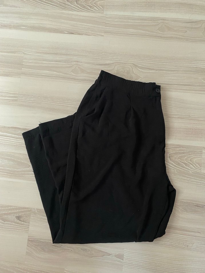 Siyah Bol Kesim Midi Kadın Kumaş Pantolon - Görsel 2