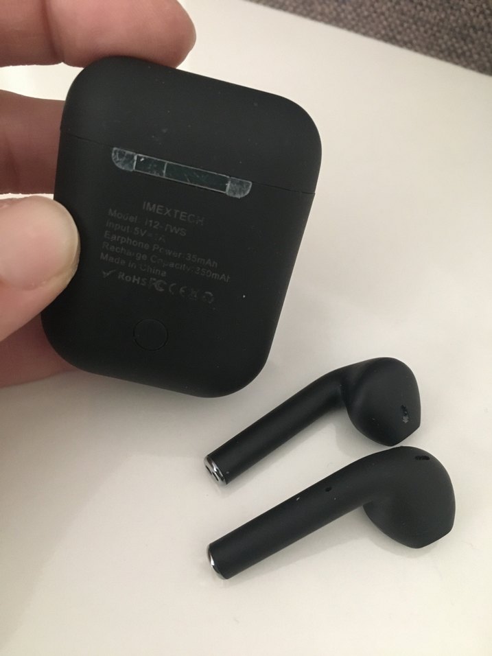 Siyah Kablosuz Kulaklık ve Şarj Kutusu - Görsel 2