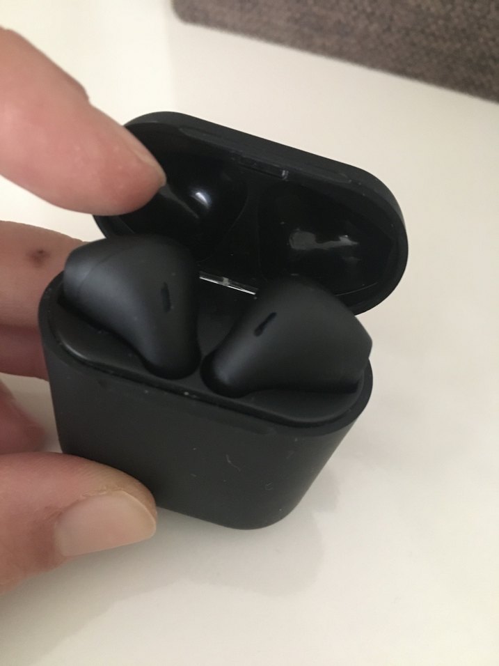 Siyah Kablosuz Kulaklık ve Şarj Kutusu - Görsel 3