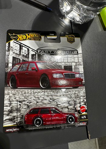 Koyu Kırmızı Hot Wheels Oyuncak Araba