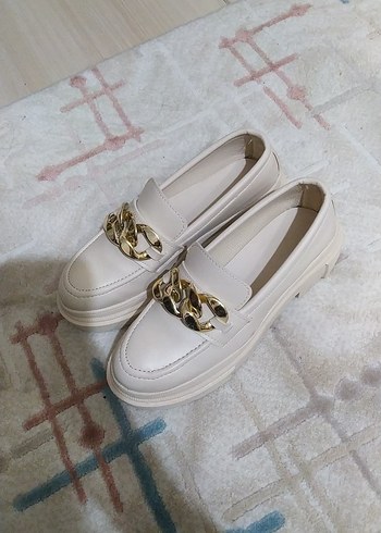 Beyaz Zincir Detaylı Platform Topuklu Kadın Loafer
