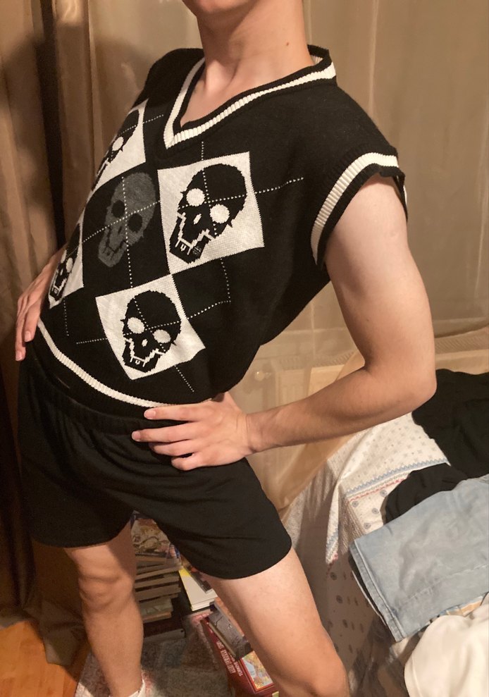 Kafatası Desenli Siyah Örme Süveter - Görsel 2