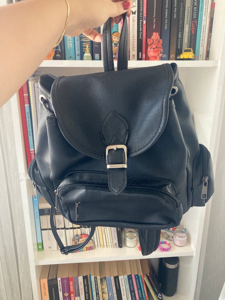 Tokalı Siyah Deri Goth Sırt Çantası - Görsel 2