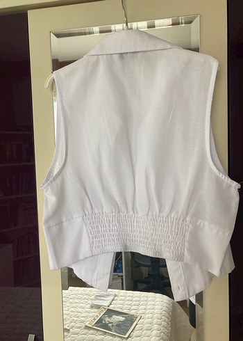 Düğmeli Beyaz Kolsuz Keten Gömlek - Görsel 3