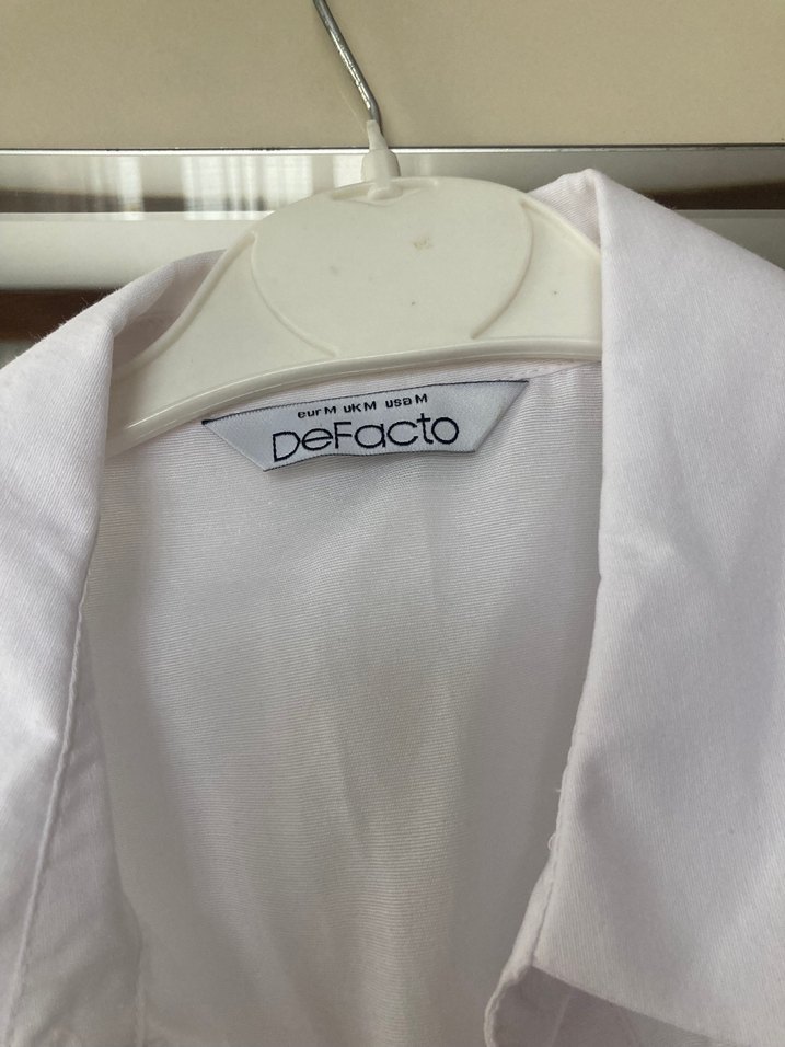 Düğmeli Beyaz Kolsuz Keten Gömlek - Görsel 2