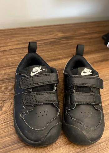 Nike Nike çocuk spor ayakkabısı 23 buçuk temizdir
