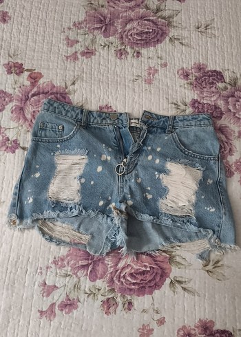 Düğmeli Mavi Yırtık Mini Denim Şort