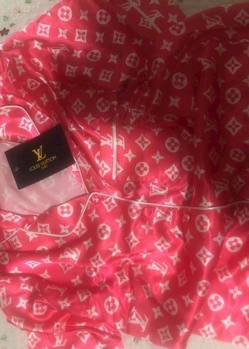 Louis Vuitton Parlak Pembe Kadın Saten Pijama Takımı