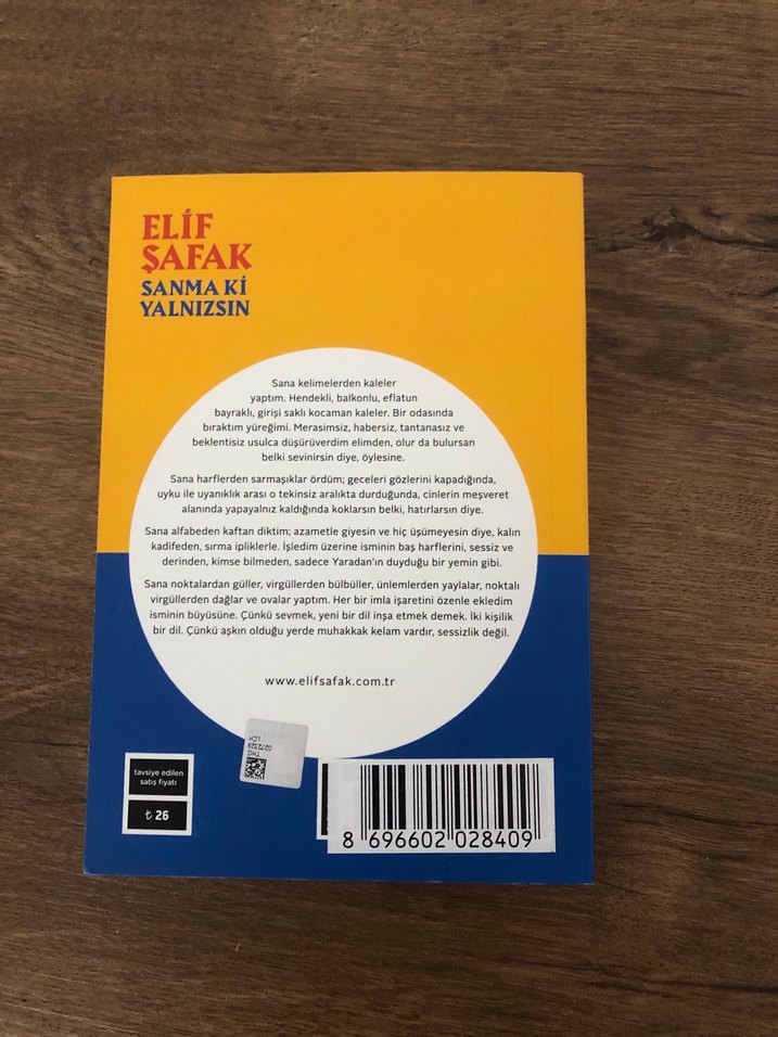 Elif Şafak - Sanma Ki Yalnızsın - Görsel 2