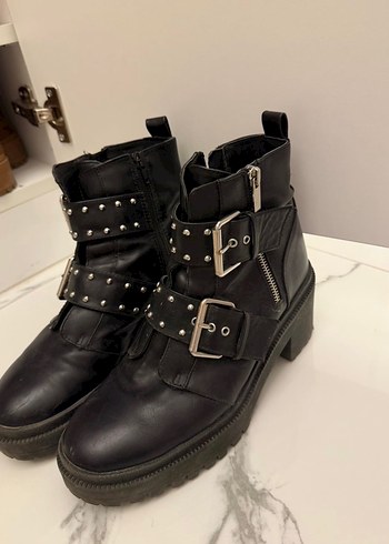 Siyah Deri Tokalı Kadın Bot - Görsel 2