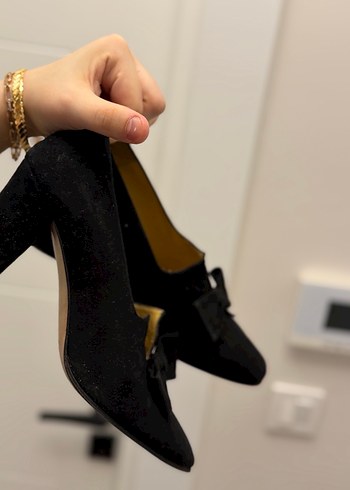 Siyah Süet Fiyonk Topuklu  Ayakkabı - Görsel 2