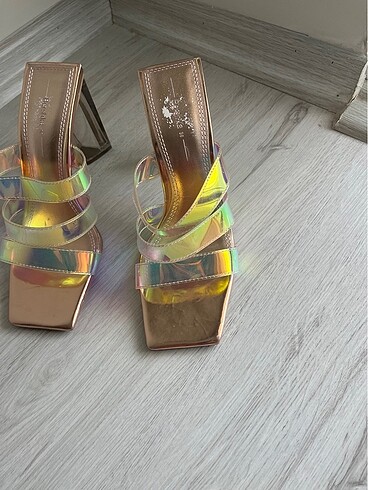 36 Beden Bershka marka hologram terlik