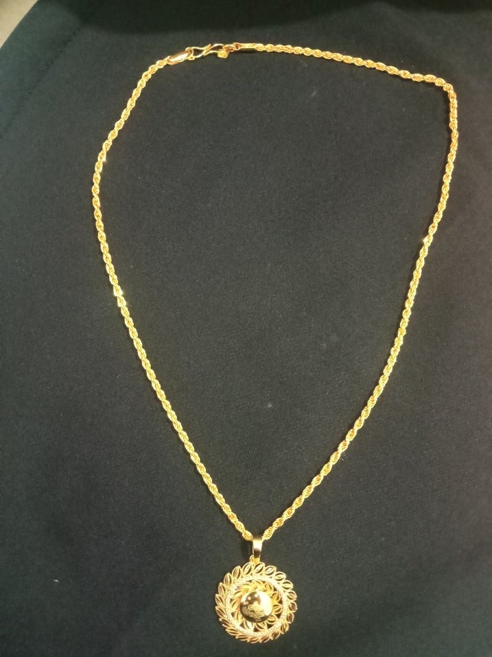 Altın Renkli İşlemeli Uzun Zincir Kolye - Görsel 4