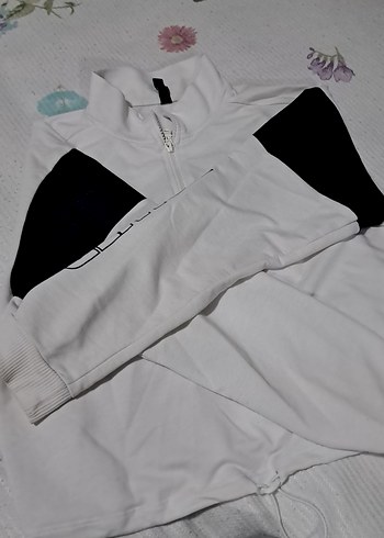 Yarım Fermuarlı Beyaz Kısa Sweatshirt - Görsel 3