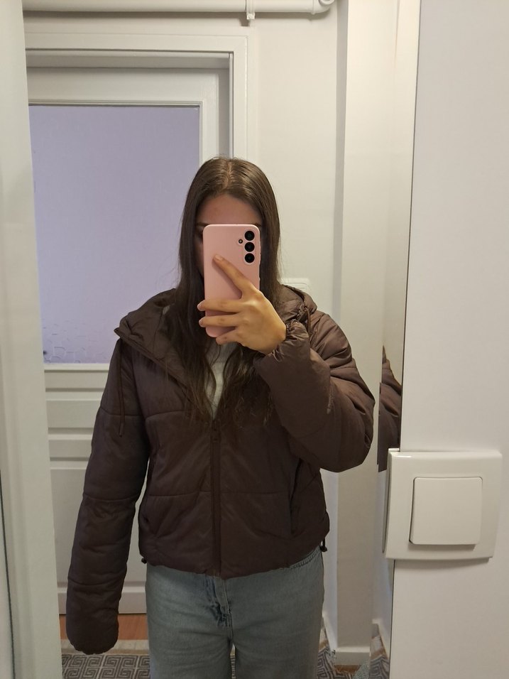 Kahverengi Kapüşonlu Kadın Kısa Mont - Görsel 3