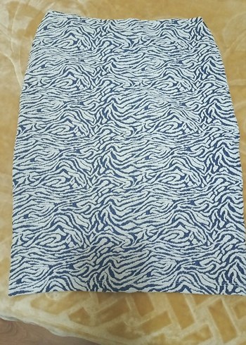 Koton Mavi Beyaz Zebra Desenli Duz Kesim Etek