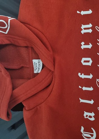 kırmızı kapşonlu erkek çocuk uzun kolu üst kışlık sıcak tutar - Görsel 3