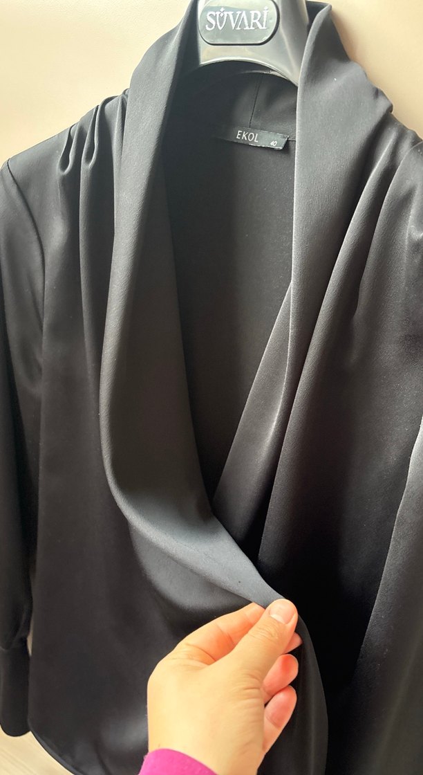 EKOL 40 Siyah V Yaka saten Bluz - Görsel 3
