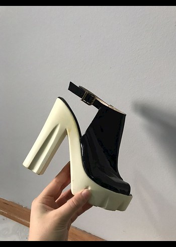 Kalın Topuklu Ayakkabı - Görsel 3