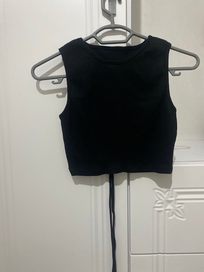Siyah Kolsuz Yüksek Yakalı Mini Crop Top - Görsel 2