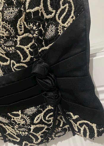 Desenli Kemerli Siyah Mini Bluz - Görsel 3