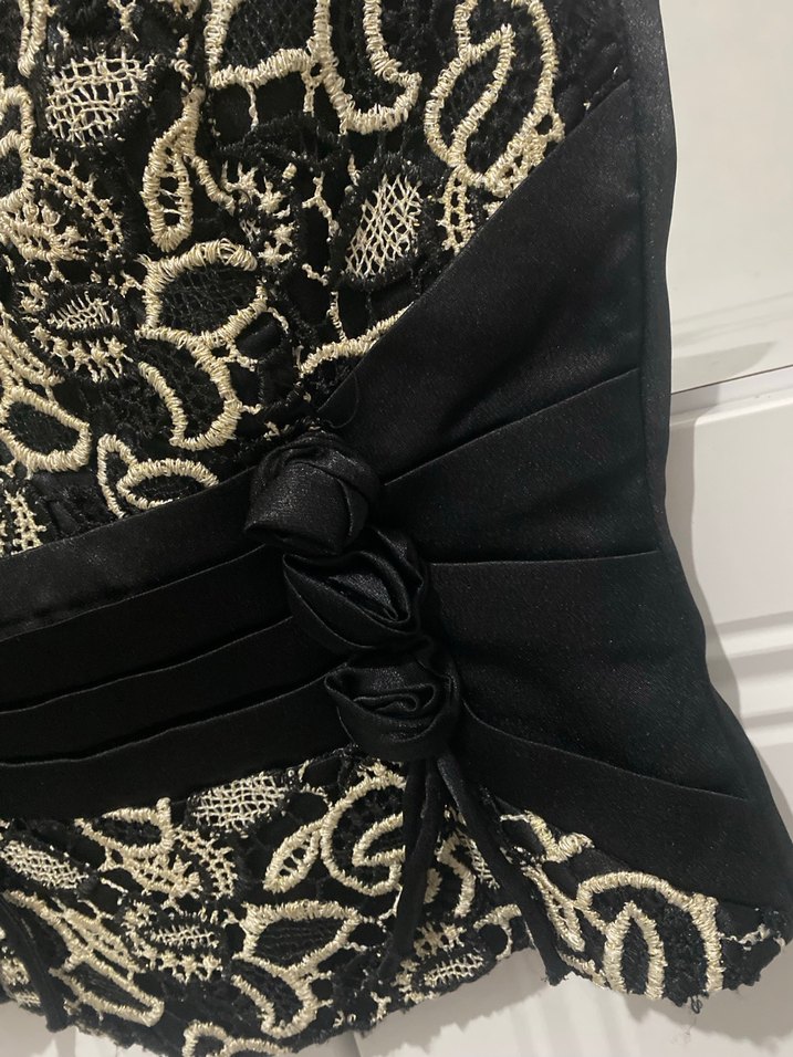 Desenli Kemerli Siyah Mini Bluz - Görsel 3