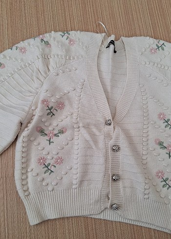 Dilvin Nakışlı Beyaz Mini Örgü Hırka