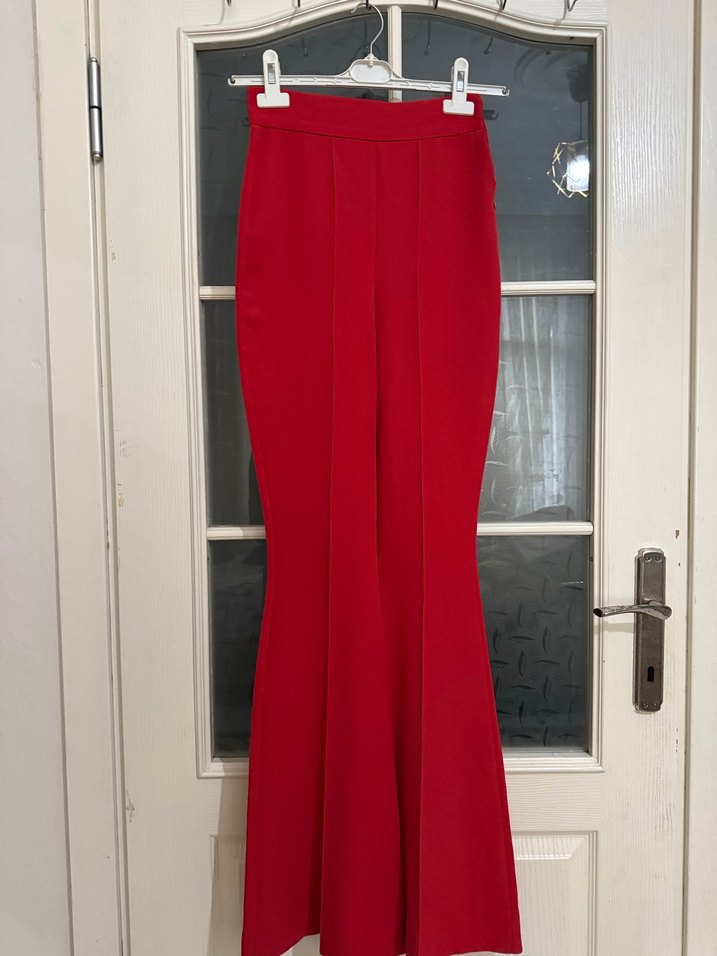 Kadın Kırmızı Piliseli Kumaş Pantolon - Görsel 2